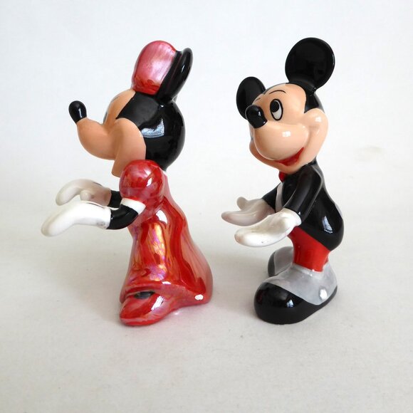 VINTAGE DISNEY MICKEY MINNIE MOUSE HOLDING HANDS CERAMIC SALT PEPPER SHAKER SET - Picture 6 of 13